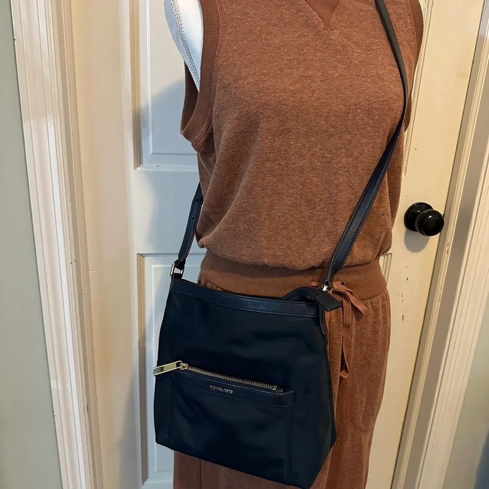 Michael Kors Morgan Messenger‎ Bag Nylon and Leather Trim Blue Crossbody Purse